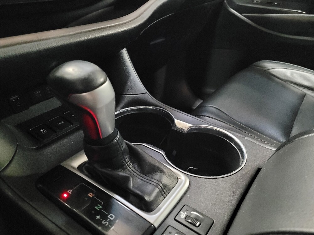 2018 Toyota Highlander in New Castle, DE 19720 - 18126338 26