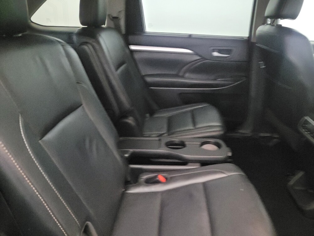 2018 Toyota Highlander in New Castle, DE 19720 - 18126338 19