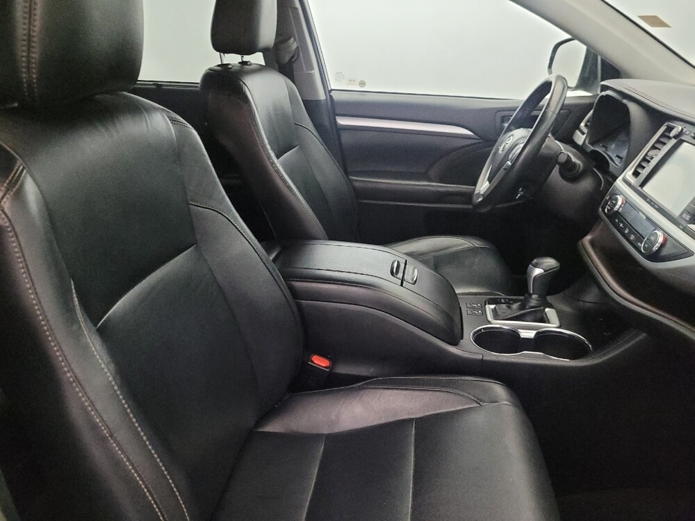 2018 Toyota Highlander in New Castle, DE 19720 - 18126338 21