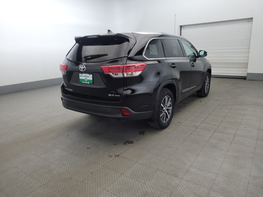 2018 Toyota Highlander in New Castle, DE 19720 - 18126338 9