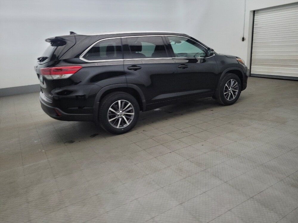 2018 Toyota Highlander in New Castle, DE 19720 - 18126338 10