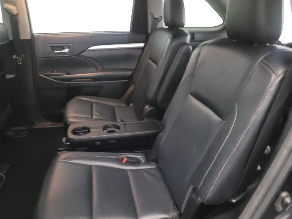 2018 Toyota Highlander in New Castle, DE 19720 - 18126338 18