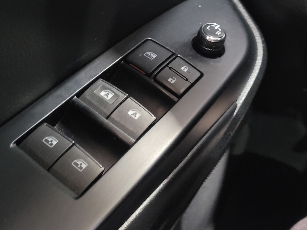 2018 Toyota Highlander in New Castle, DE 19720 - 18126338 27