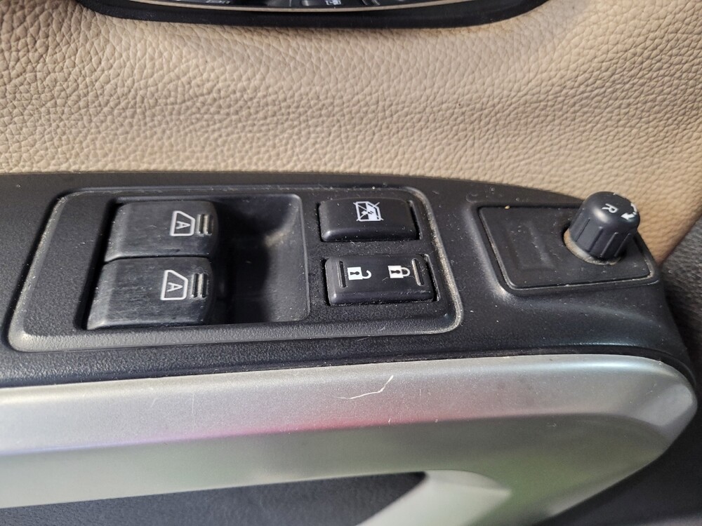 2017 Nissan Titan in Albany, GA 31705 - 18126355 27