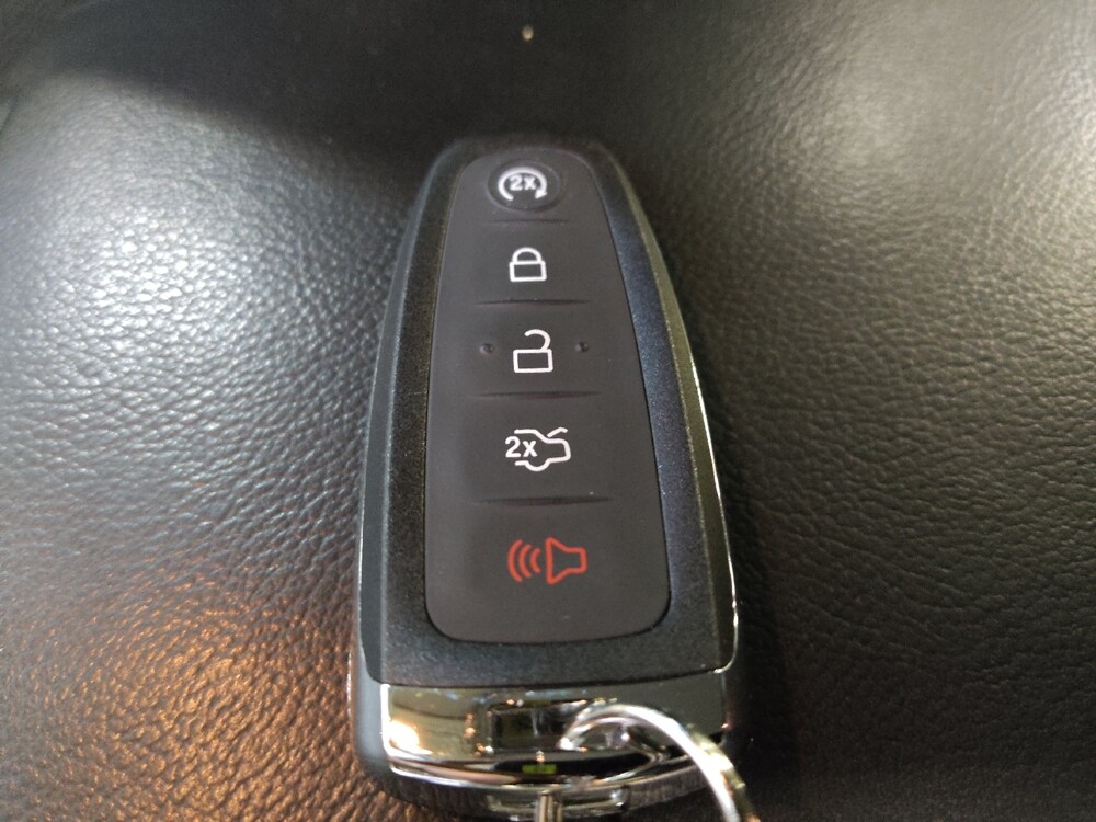 2018 Lincoln MKT in Clearwater, FL 33764 - 18126360 32