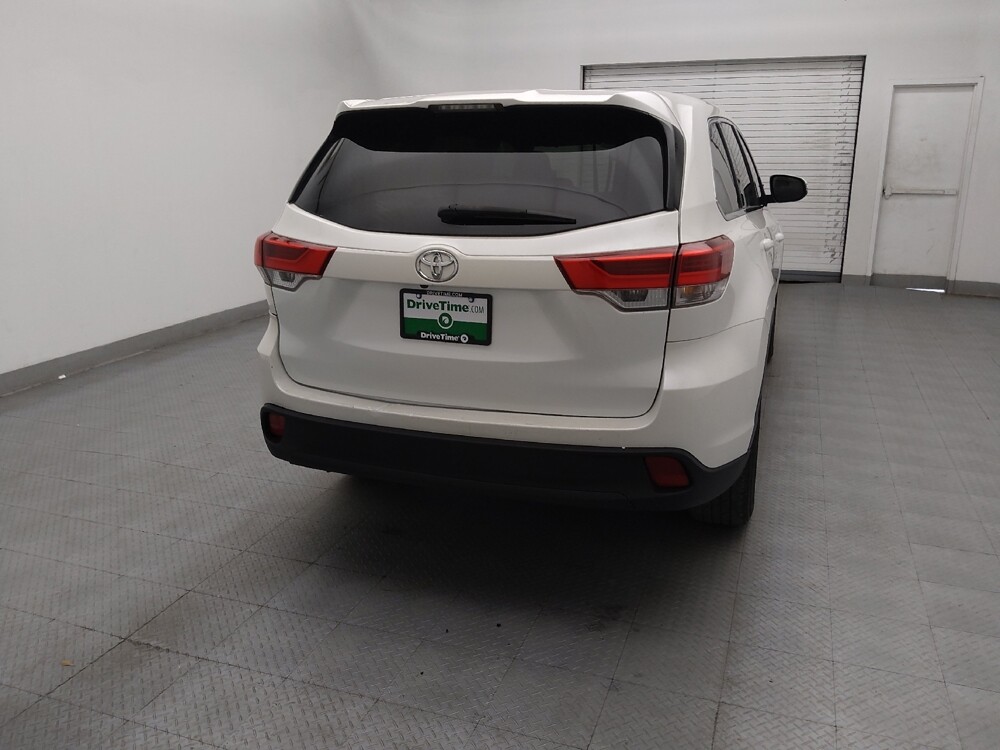 2019 Toyota Highlander in Raleigh, NC 27604 - 18126386 7