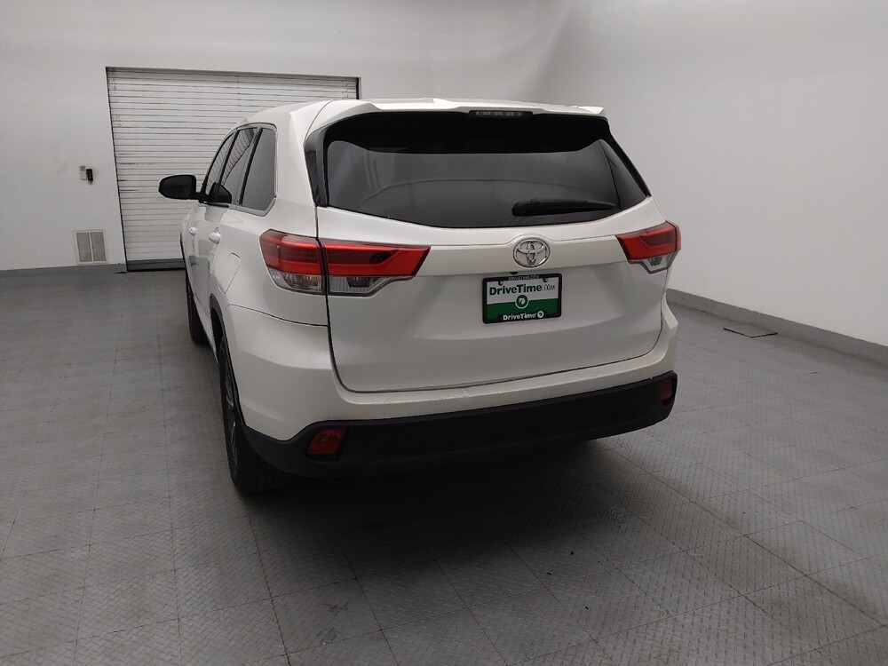 2019 Toyota Highlander in Raleigh, NC 27604 - 18126386 6