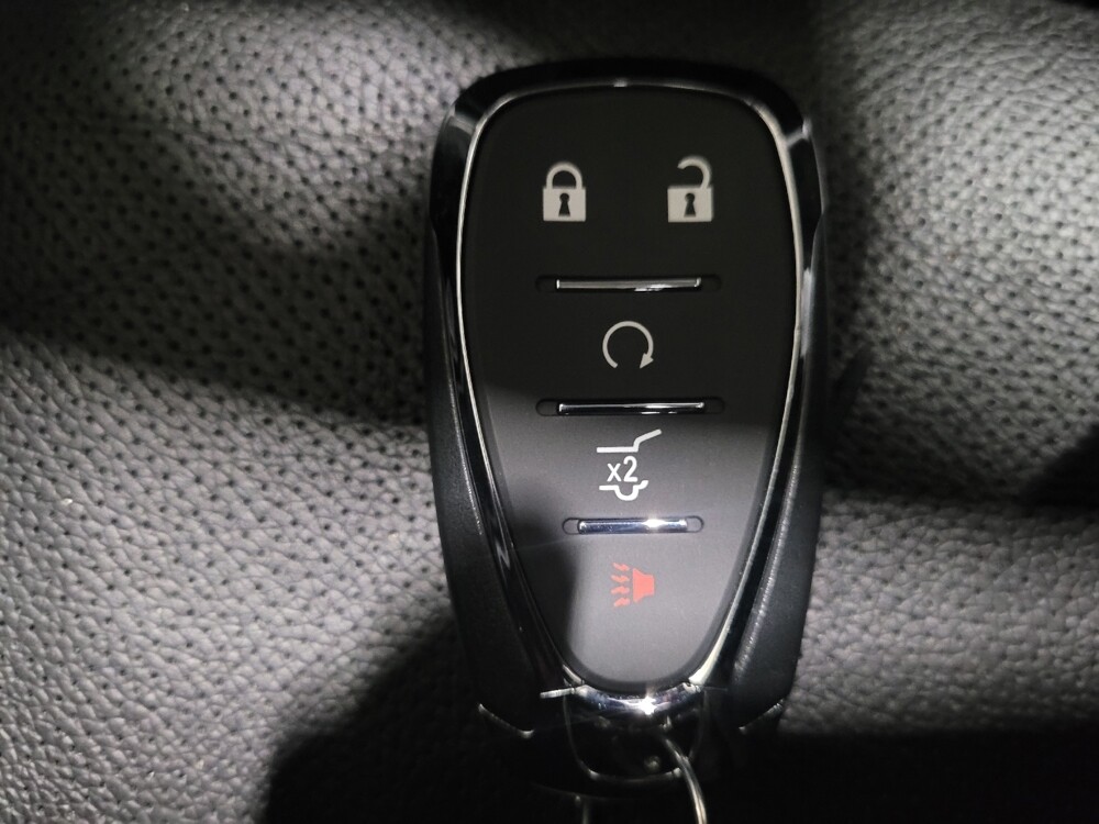 2020 Chevrolet Equinox in Pittsburgh, PA 15236 - 18126412 32