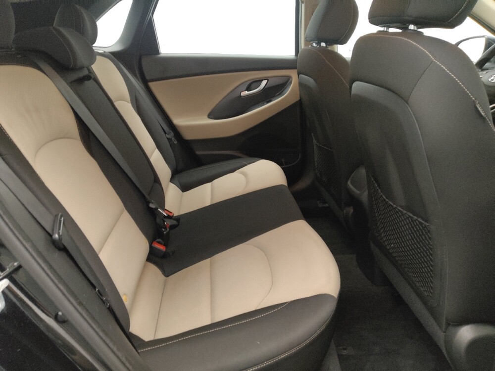 2018 Hyundai Elantra in Hialeah, FL 33014 - 18126448 19