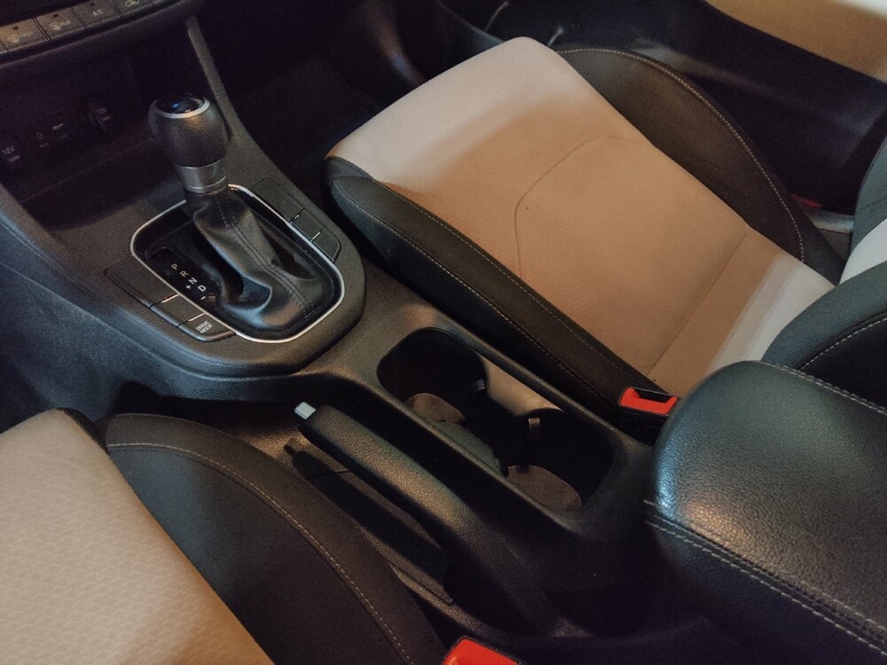 2018 Hyundai Elantra in Hialeah, FL 33014 - 18126448 26