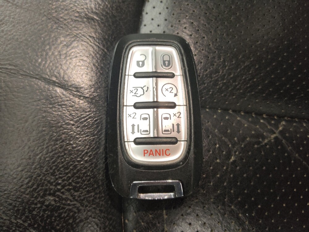 2018 Chrysler Pacifica in Wichita, KS 67207 - 18126453 32