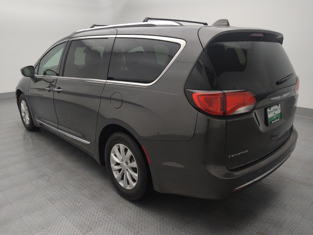 2018 Chrysler Pacifica in Wichita, KS 67207 - 18126453 5