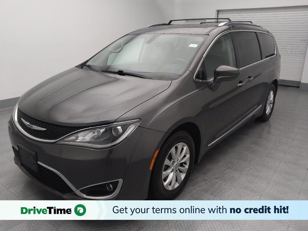 2018 Chrysler Pacifica in Wichita, KS 67207 - 18126453
