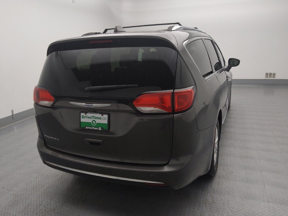2018 Chrysler Pacifica in Wichita, KS 67207 - 18126453 7