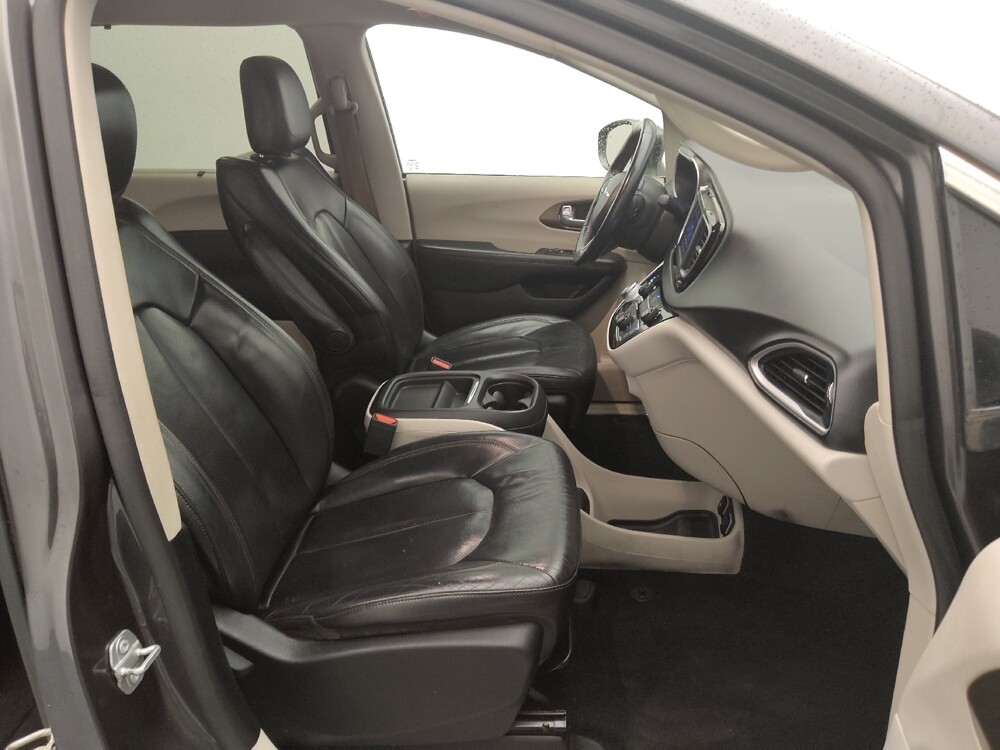 2018 Chrysler Pacifica in Wichita, KS 67207 - 18126453 21