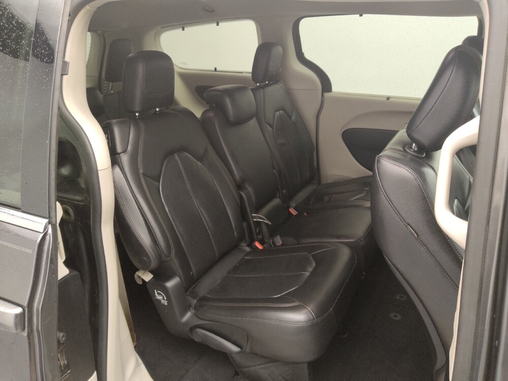 2018 Chrysler Pacifica in Wichita, KS 67207 - 18126453 19