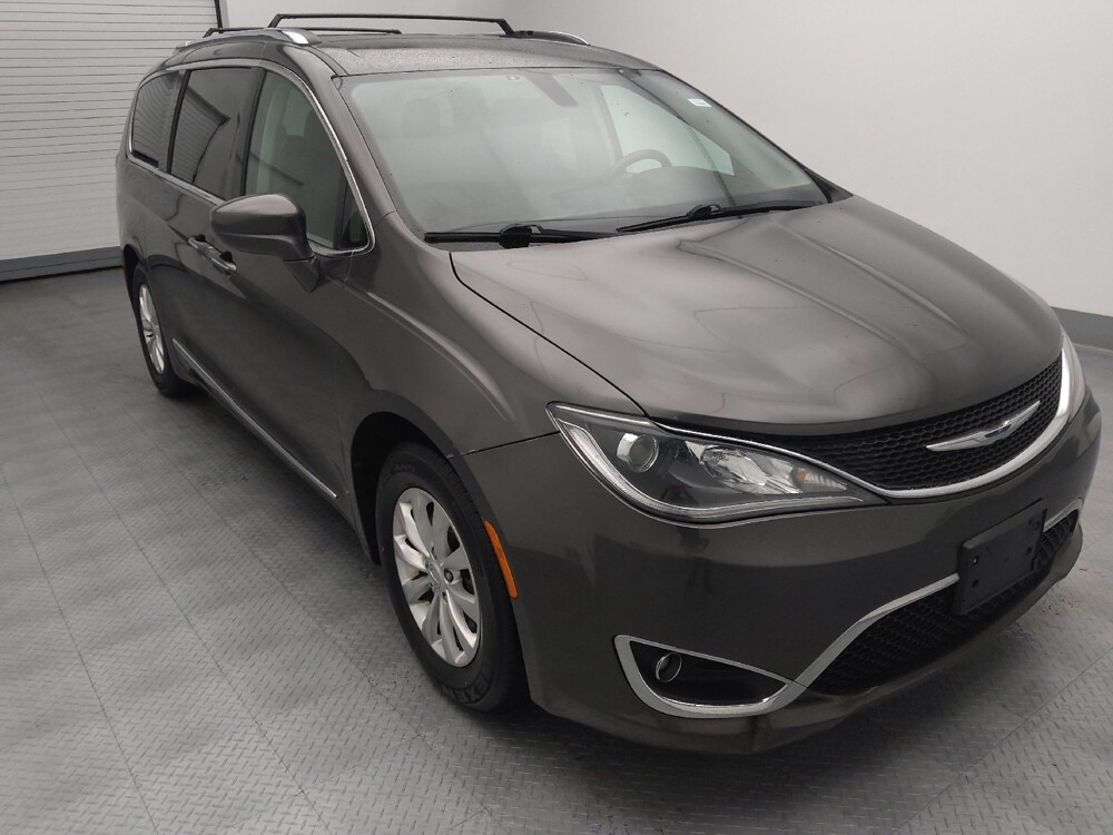 2018 Chrysler Pacifica in Wichita, KS 67207 - 18126453 13