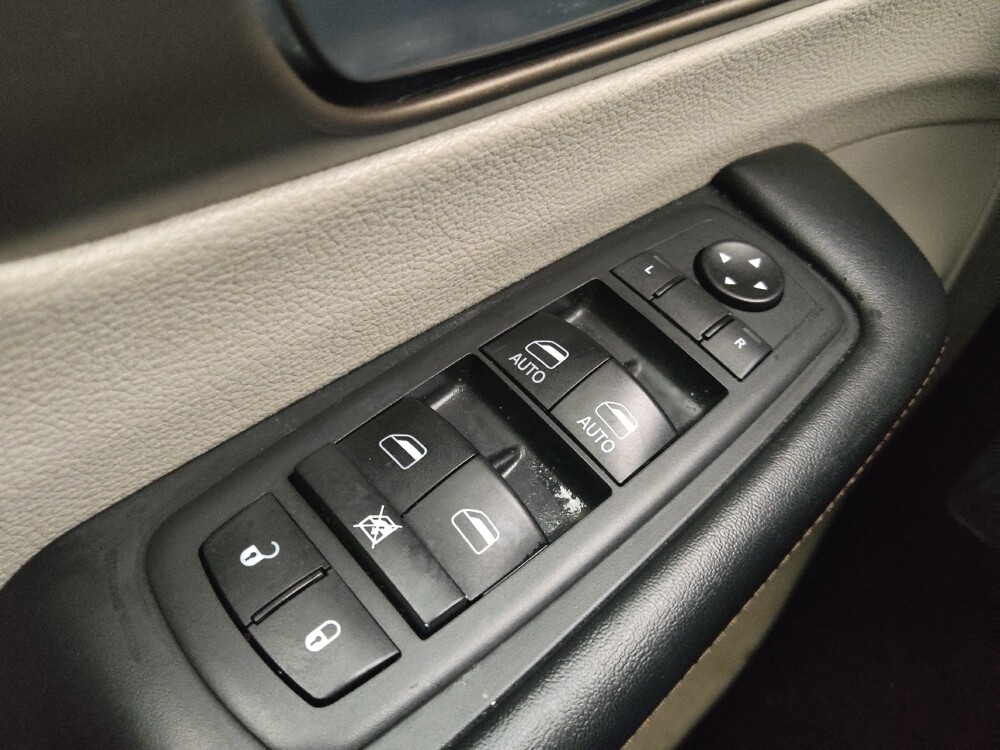 2018 Chrysler Pacifica in Wichita, KS 67207 - 18126453 27