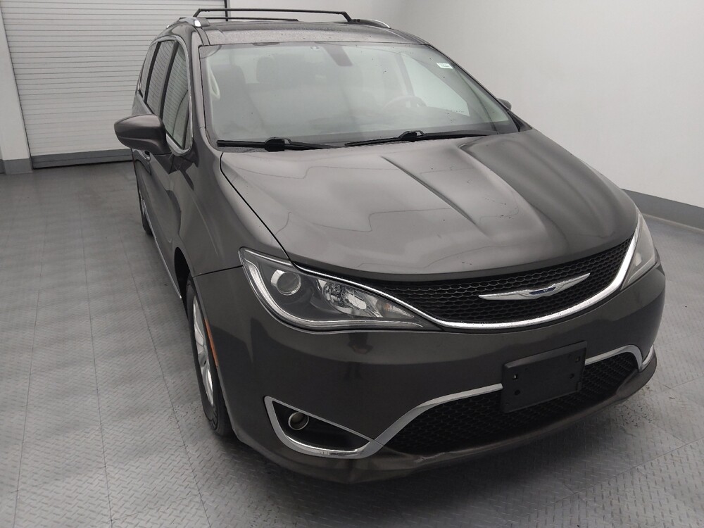 2018 Chrysler Pacifica in Wichita, KS 67207 - 18126453 14