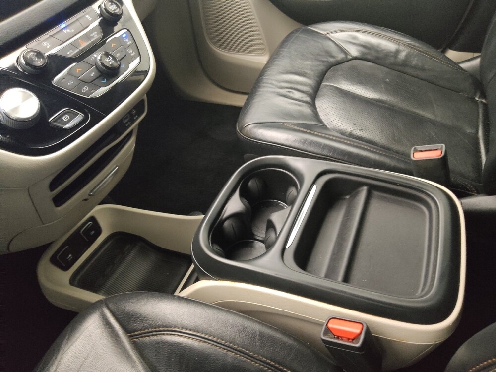 2018 Chrysler Pacifica in Wichita, KS 67207 - 18126453 26