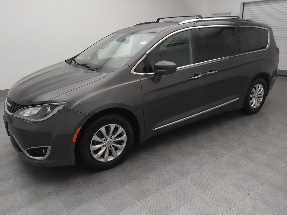 2018 Chrysler Pacifica in Wichita, KS 67207 - 18126453 2
