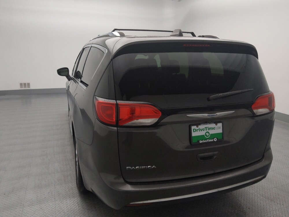 2018 Chrysler Pacifica in Wichita, KS 67207 - 18126453 6