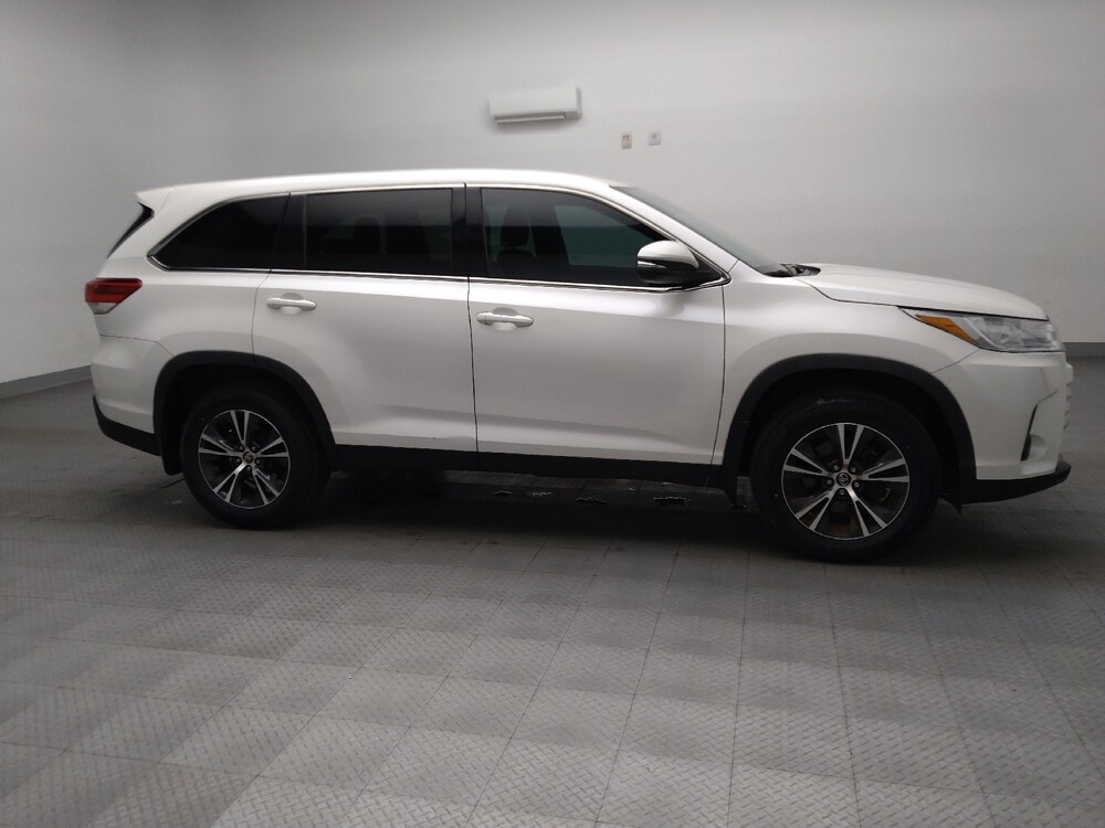 2019 Toyota Highlander in Oklahoma City, OK 73139 - 18126466 11