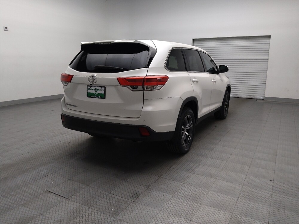 2019 Toyota Highlander in Oklahoma City, OK 73139 - 18126466 9