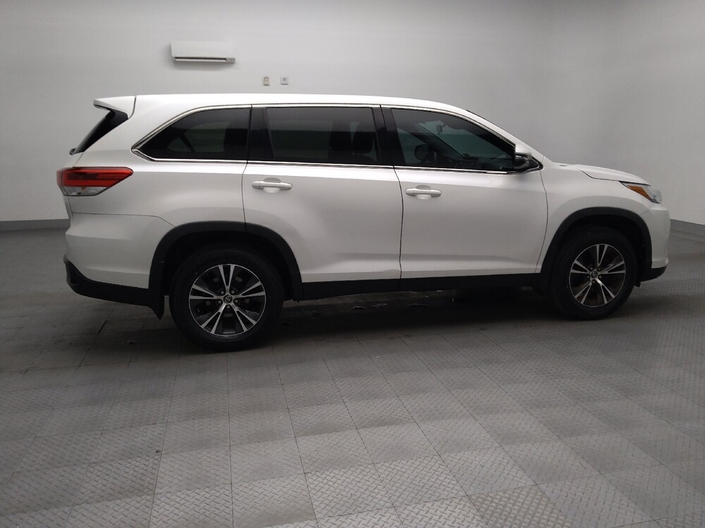 2019 Toyota Highlander in Oklahoma City, OK 73139 - 18126466 10