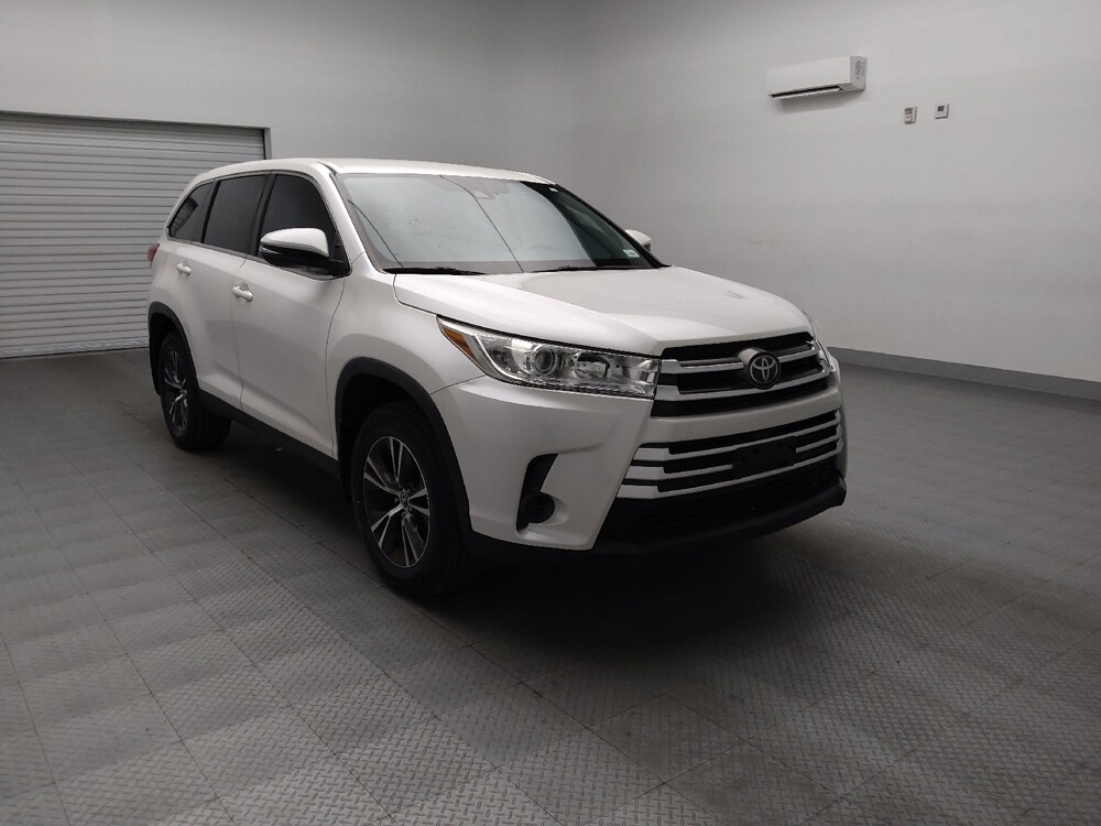 2019 Toyota Highlander in Oklahoma City, OK 73139 - 18126466 13