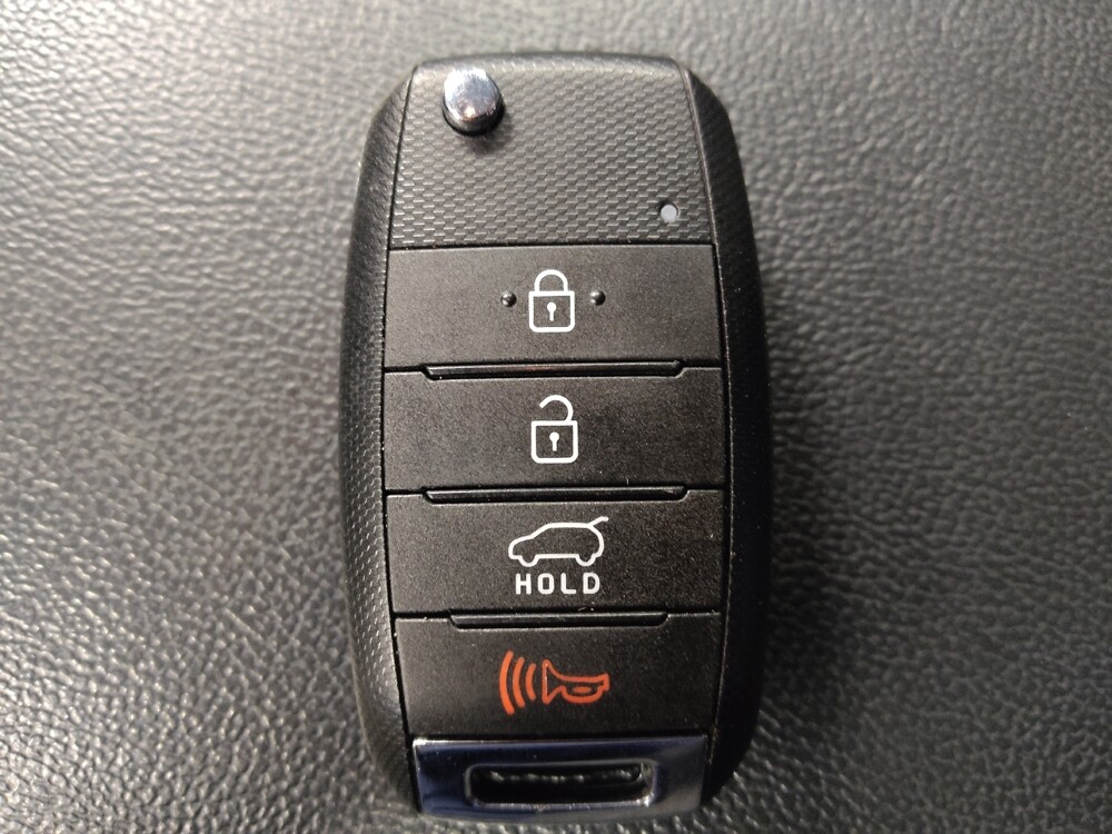 2019 Kia Sorento in Houston, TX 77074 - 18126476 32