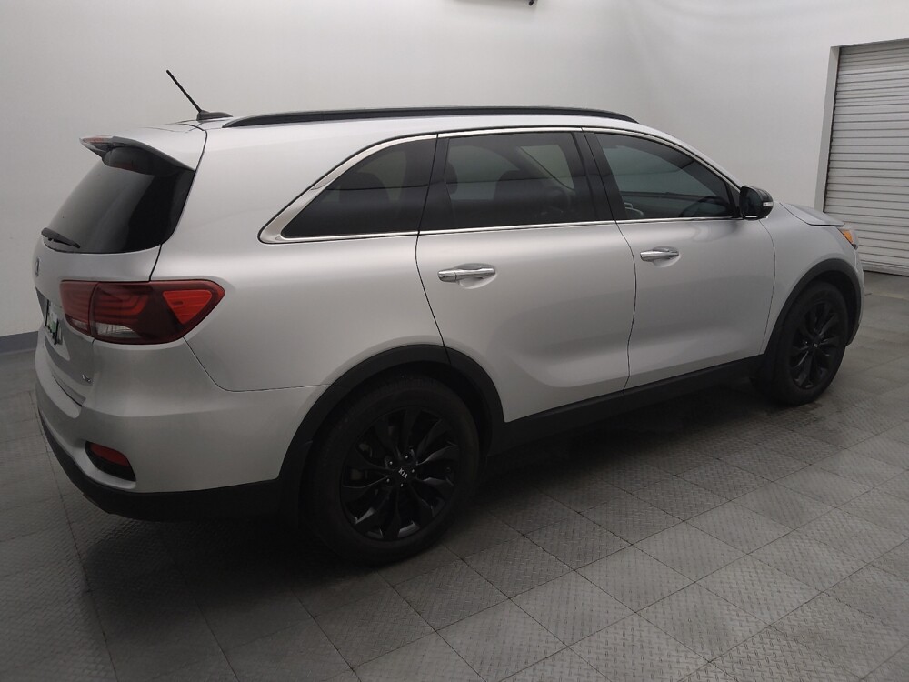 2019 Kia Sorento in Houston, TX 77074 - 18126476 10