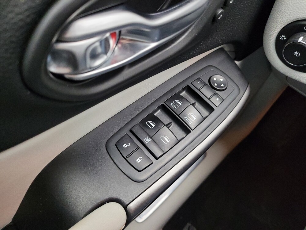 2020 Jeep Cherokee in Taylor, MI 48180 - 18126499 27