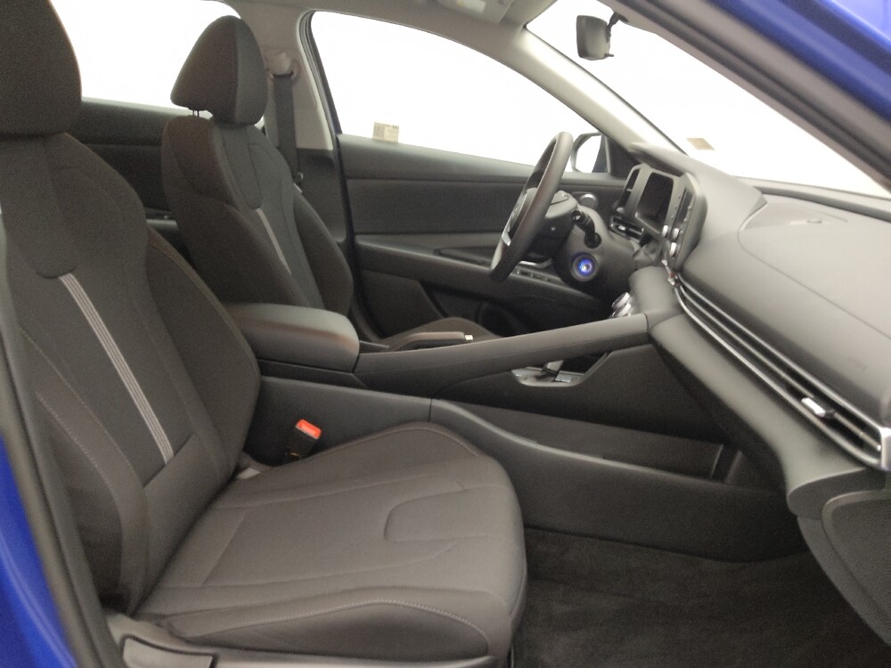 2025 Hyundai Elantra in Denver, CO 80012 - 18126510 19