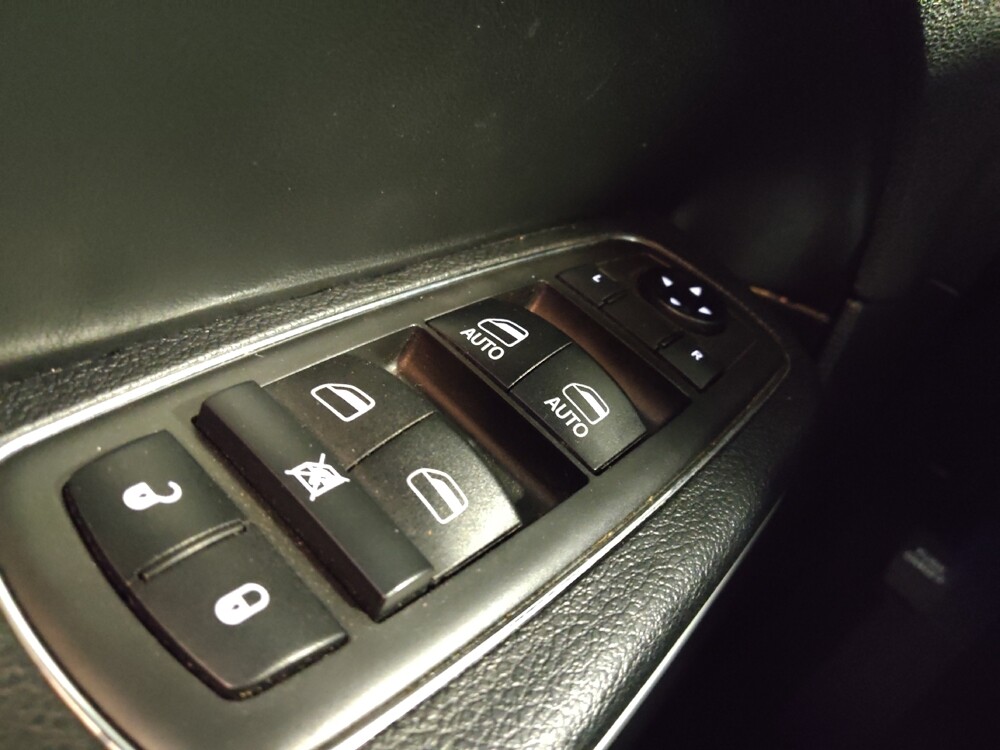 2019 Chrysler 300 in Mesa, AZ 85210 - 18126541 27