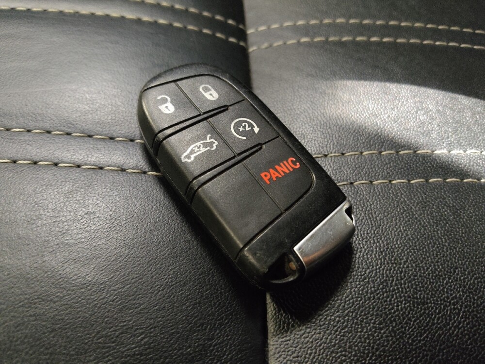 2019 Chrysler 300 in Mesa, AZ 85210 - 18126541 32