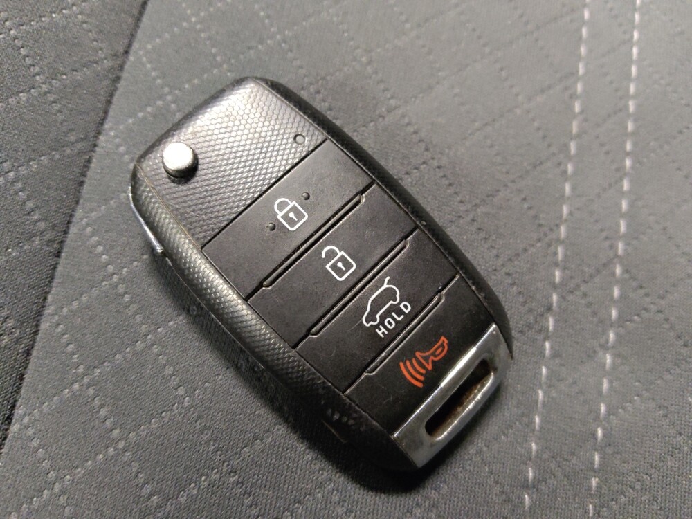 2018 Kia Sorento in Mesa, AZ 85210 - 18126543 32