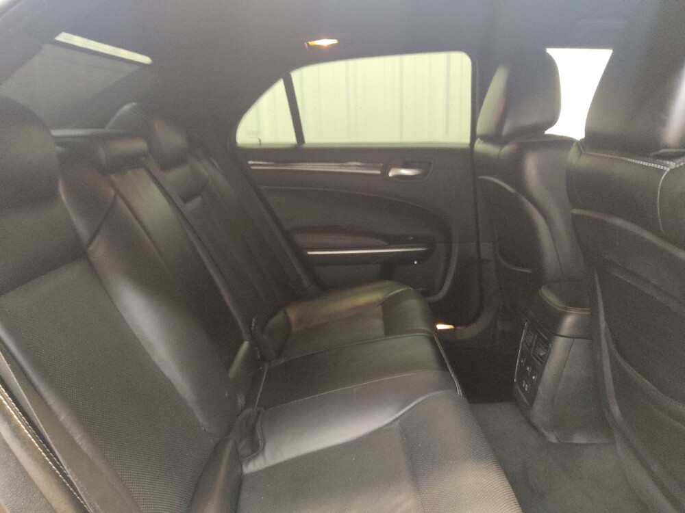 2018 Chrysler 300 in Fairfield, OH 45014 - 18126544 19