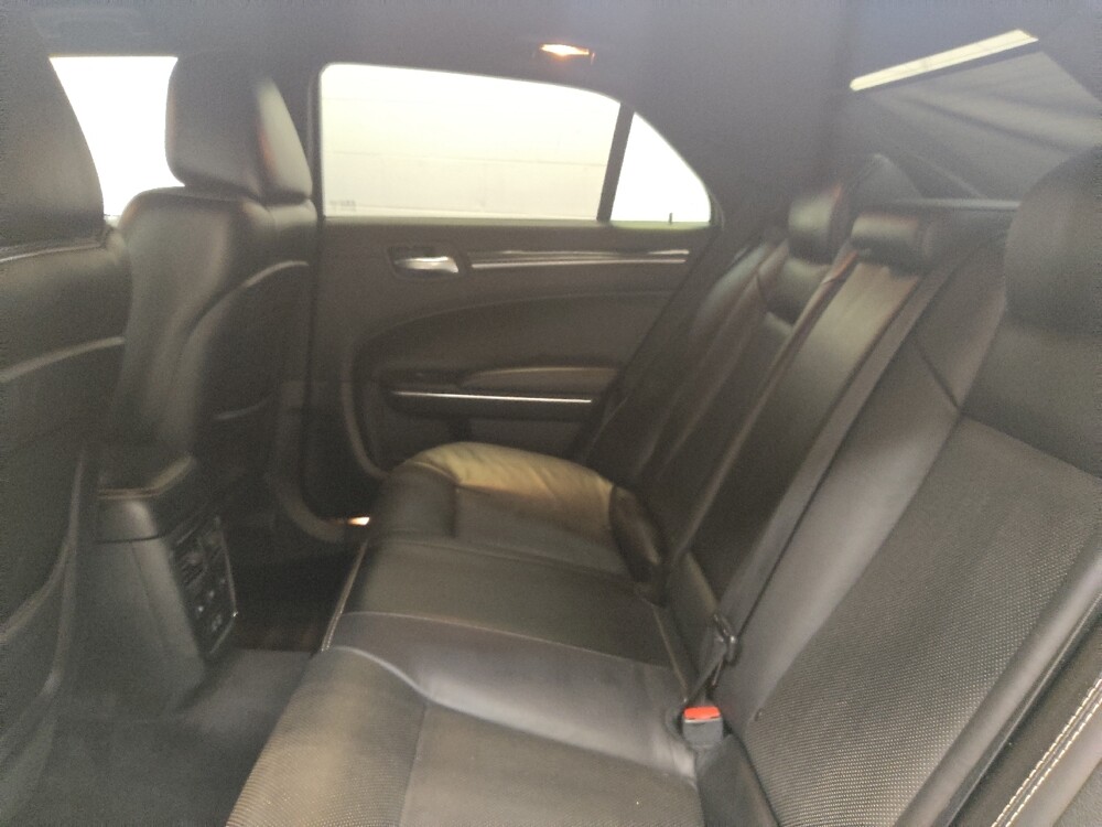 2018 Chrysler 300 in Fairfield, OH 45014 - 18126544 18