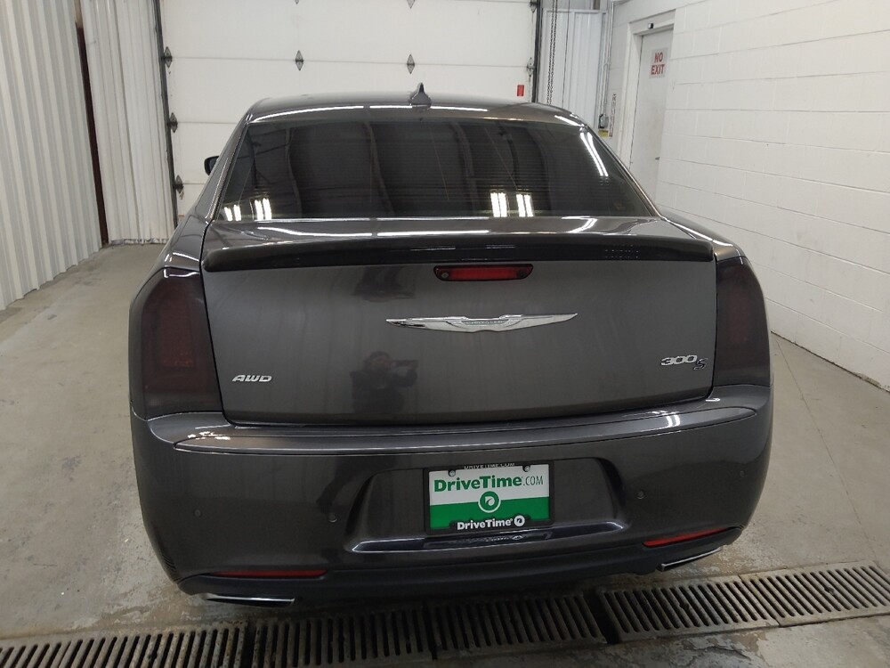 2018 Chrysler 300 in Fairfield, OH 45014 - 18126544 6