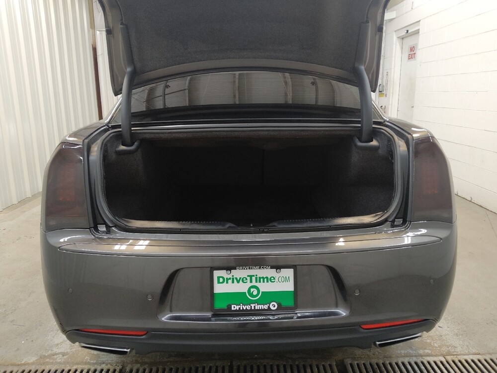 2018 Chrysler 300 in Fairfield, OH 45014 - 18126544 29