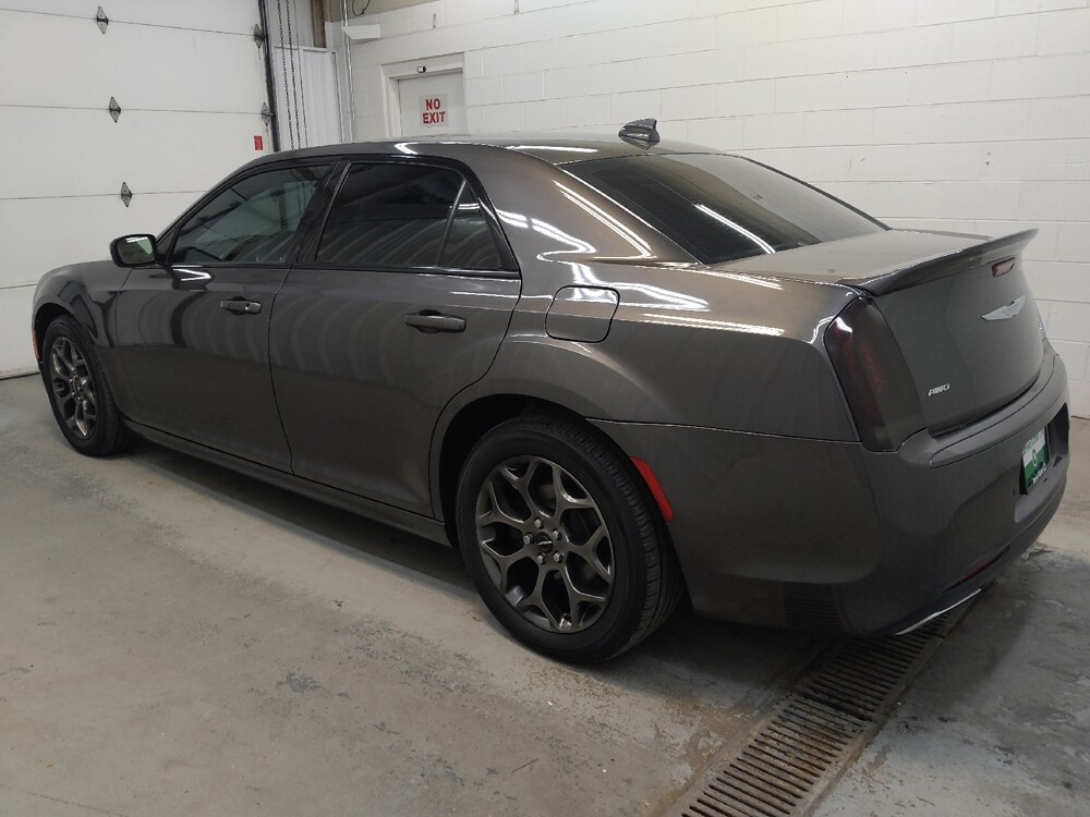 2018 Chrysler 300 in Fairfield, OH 45014 - 18126544 3