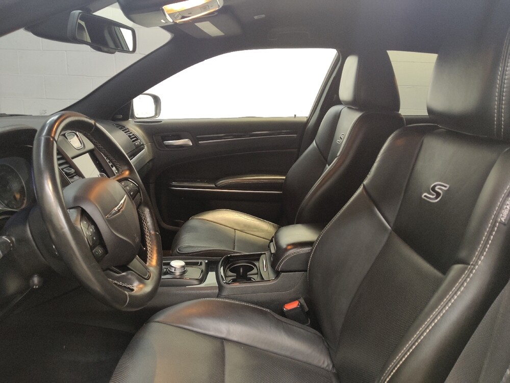 2018 Chrysler 300 in Fairfield, OH 45014 - 18126544 17