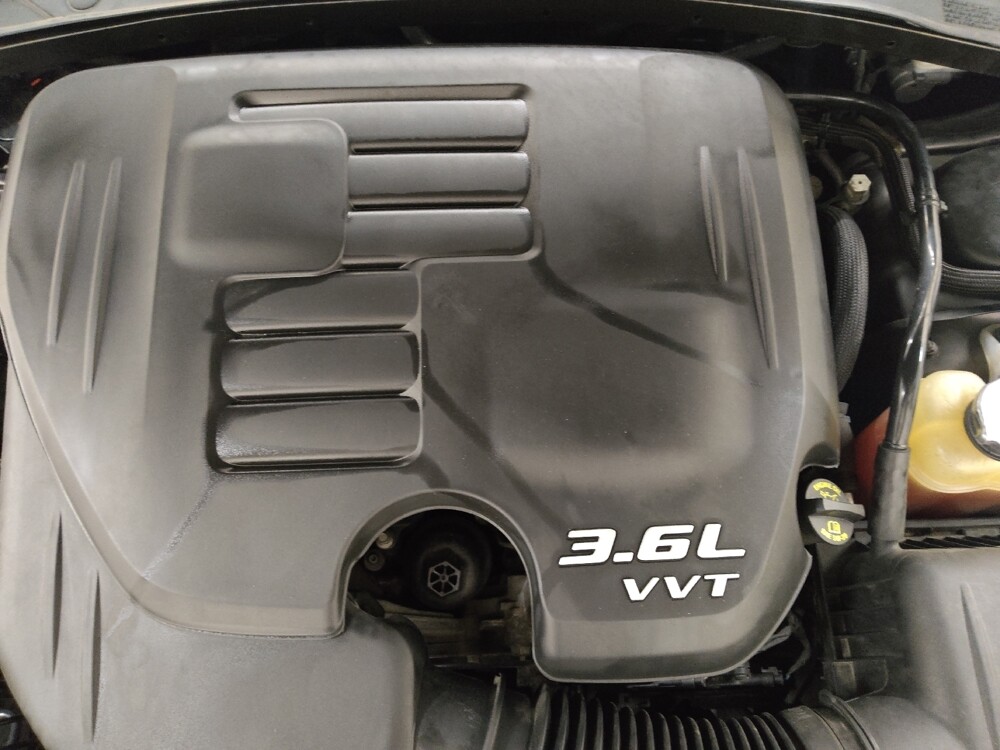 2018 Chrysler 300 in Fairfield, OH 45014 - 18126544 30