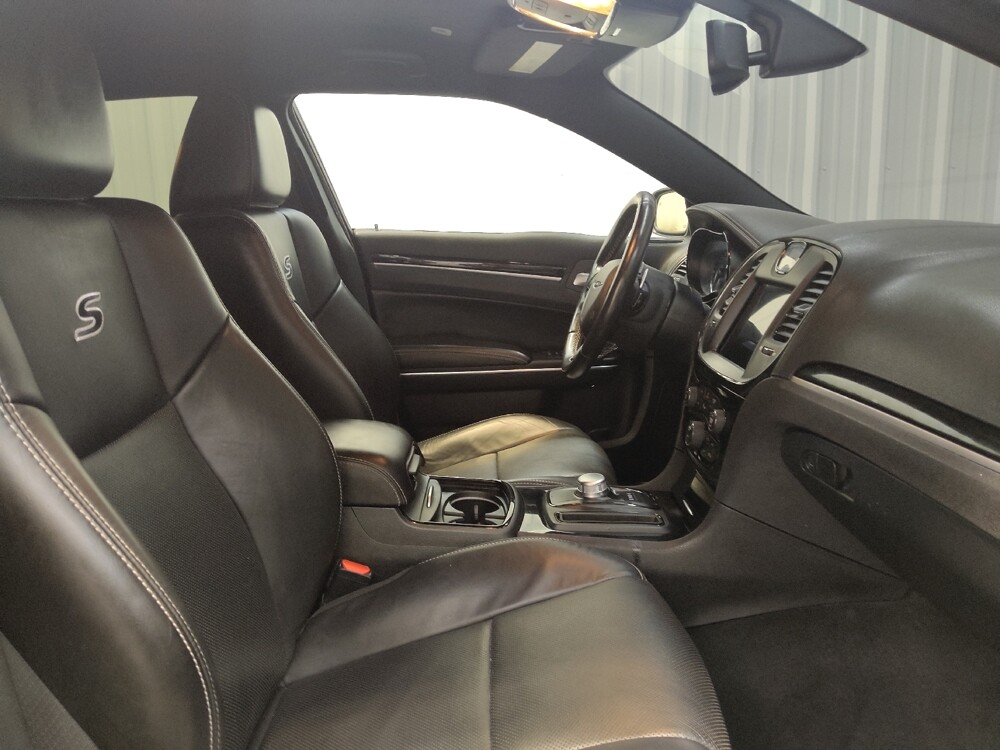 2018 Chrysler 300 in Fairfield, OH 45014 - 18126544 21