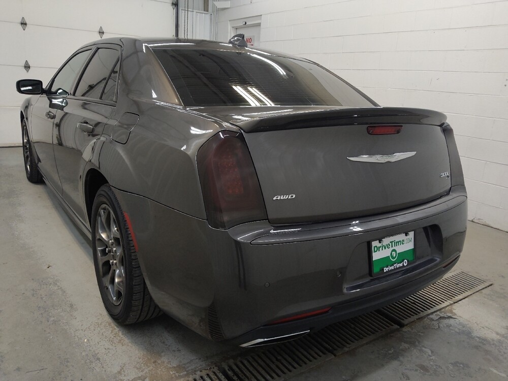 2018 Chrysler 300 in Fairfield, OH 45014 - 18126544 5