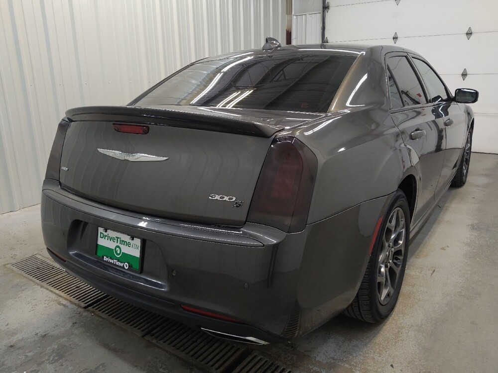 2018 Chrysler 300 in Fairfield, OH 45014 - 18126544 9