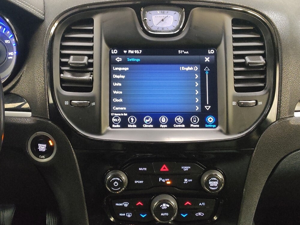 2018 Chrysler 300 in Fairfield, OH 45014 - 18126544 25