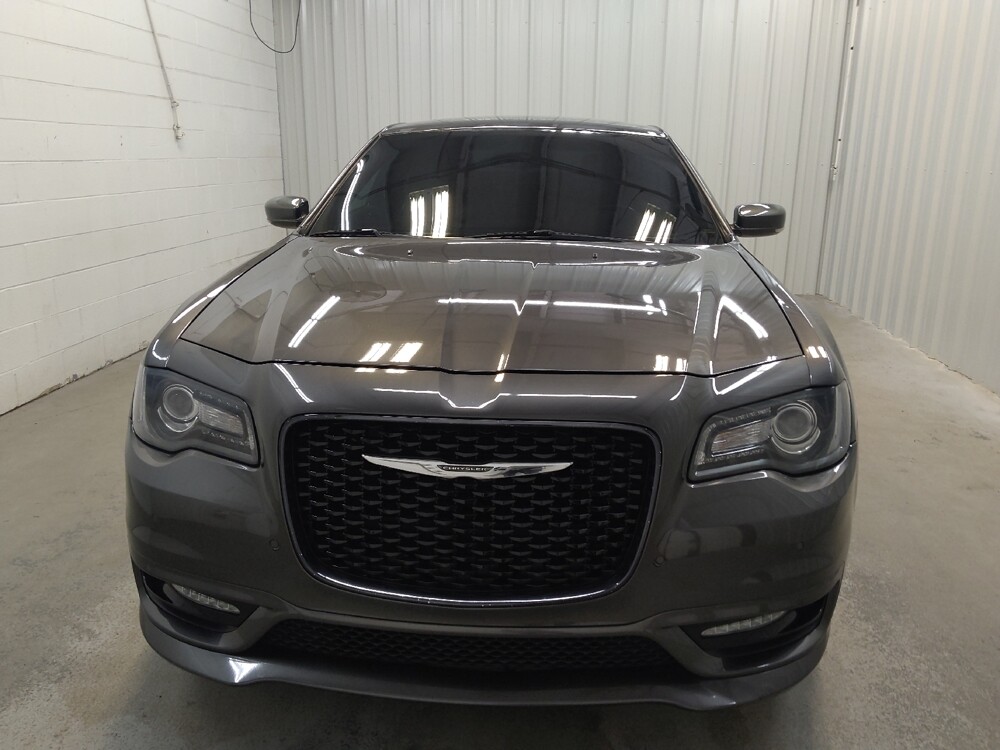 2018 Chrysler 300 in Fairfield, OH 45014 - 18126544 15