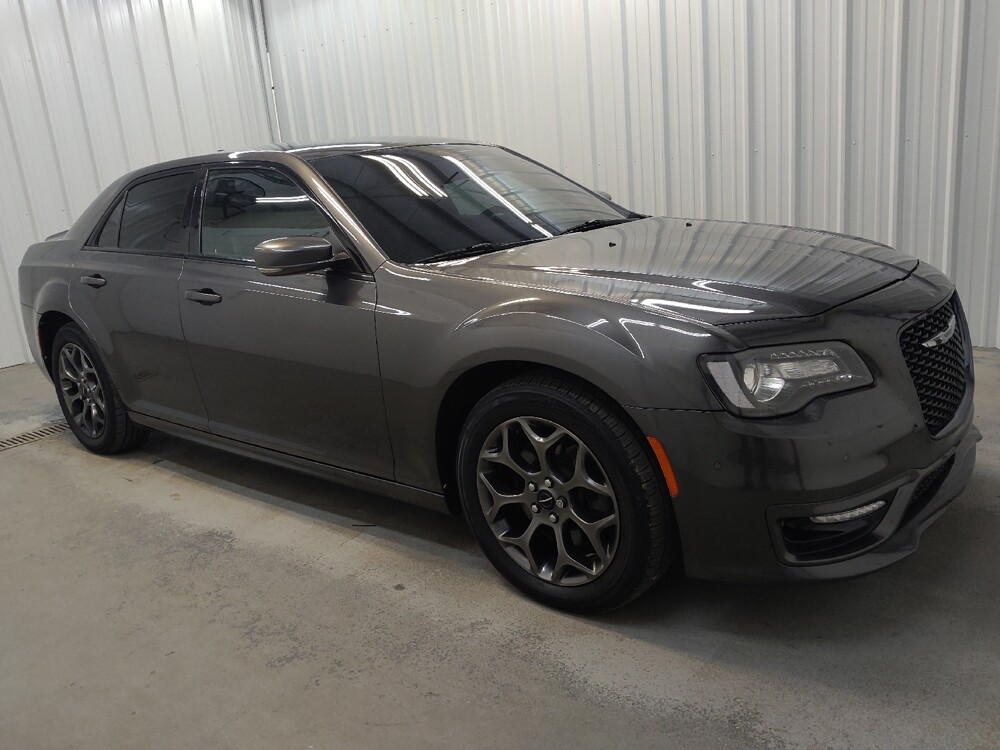 2018 Chrysler 300 in Fairfield, OH 45014 - 18126544 11
